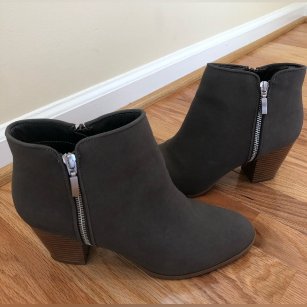 Style & Co ankle Suede Booties Green size 10M